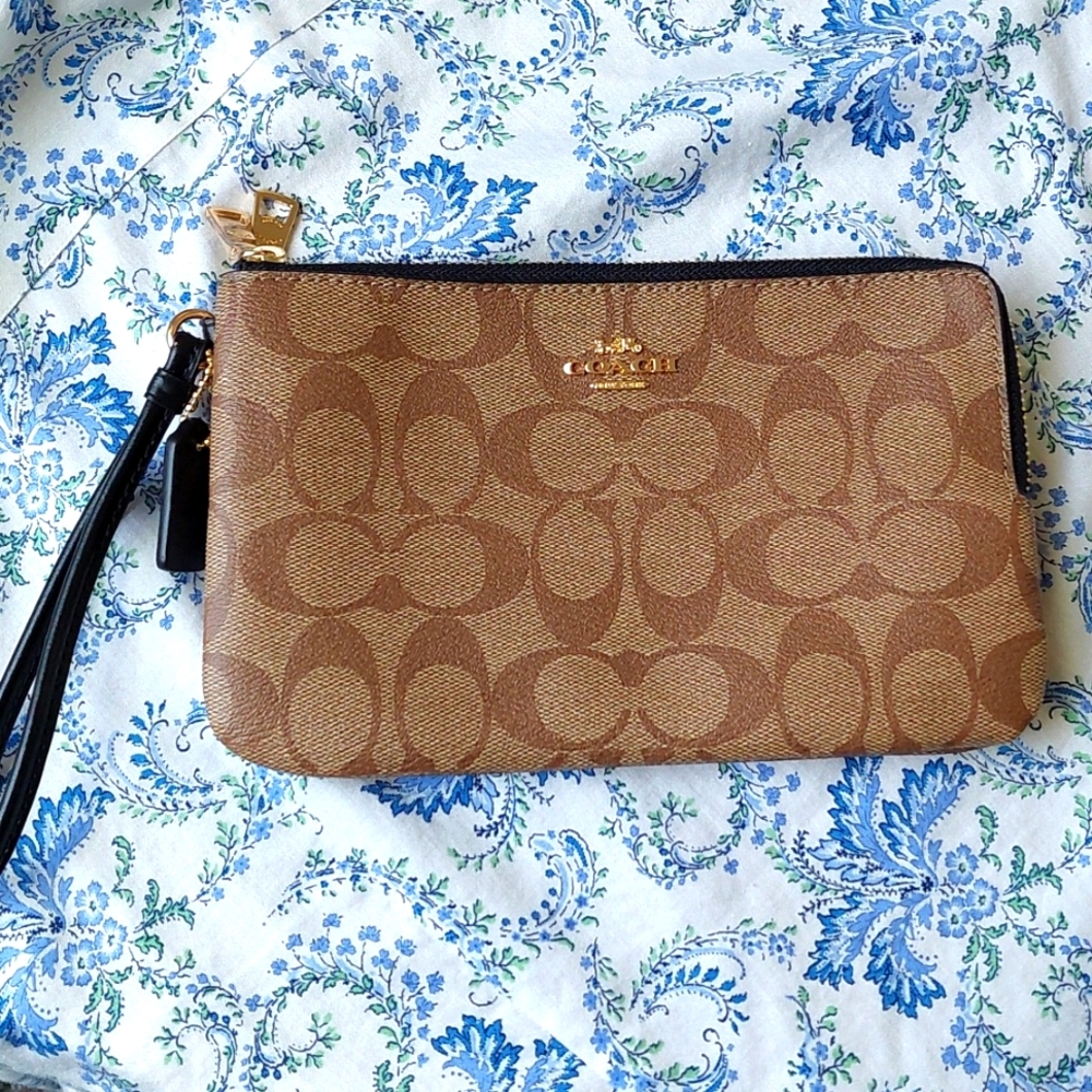 NWOT Coach signature coated canvas double corner zip wallet, unused